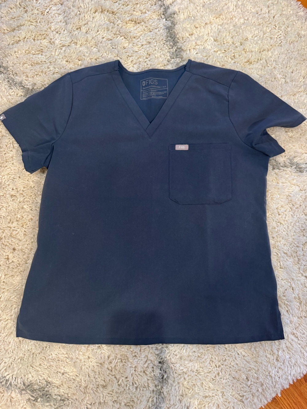 FIGS Caterina One Pocket Scrub Top- Medium Petite Dark Harbor